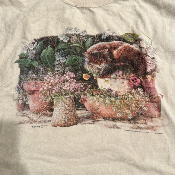 Vintage Cropped Cat Tee - Picture 2 of 4